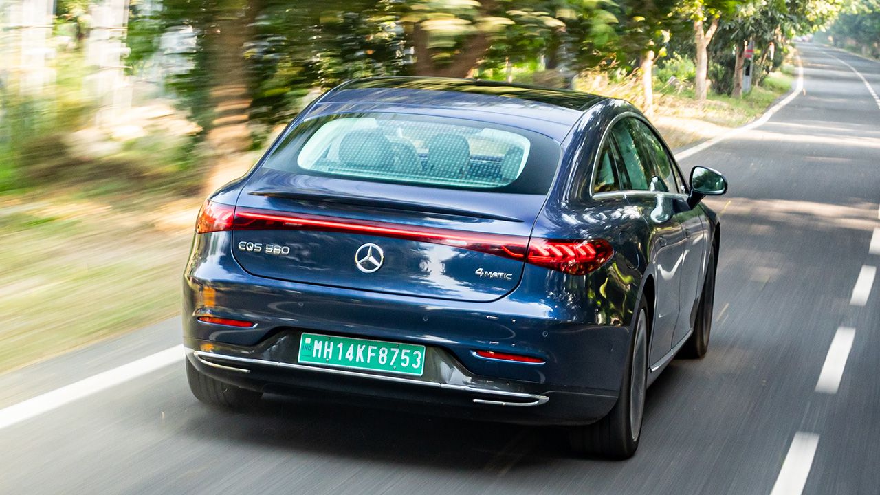 Mercedes Benz EQS 580 4MATIC Rear Three Quarter Motion