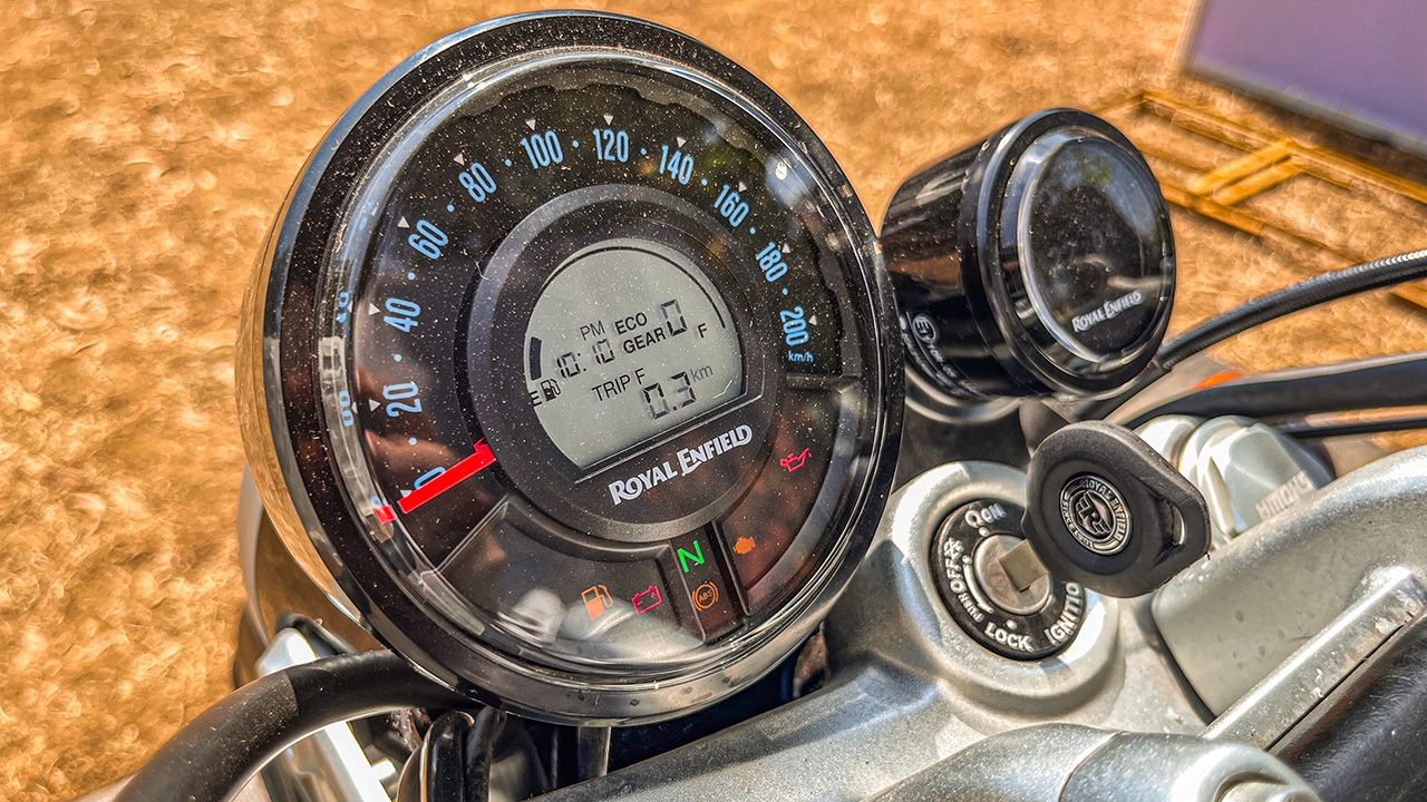 Royal Enfield Super Meteor 650 Dials