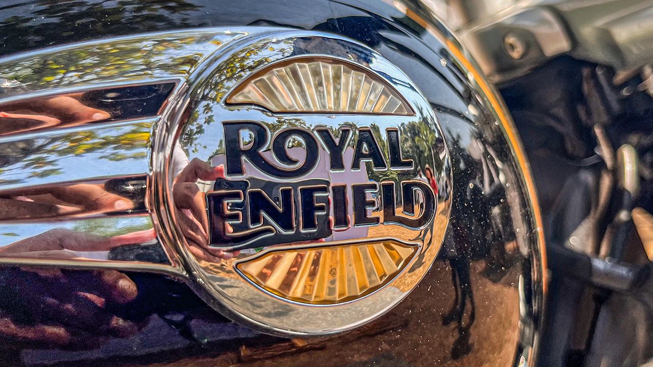 Royal Enfield Super Meteor 650 Fuel Tank Logo