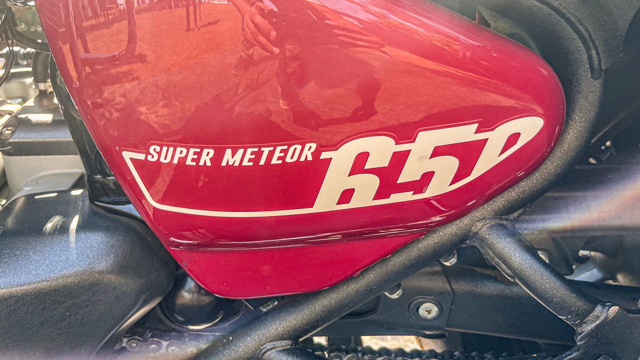 Royal Enfield Super Meteor 650 Side Panel