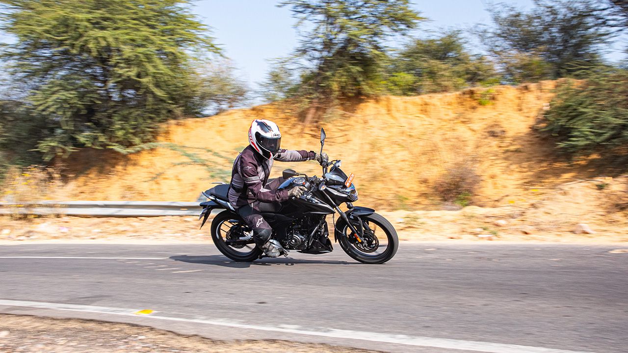 Bajaj Pulsar 150 Side Profile Motion