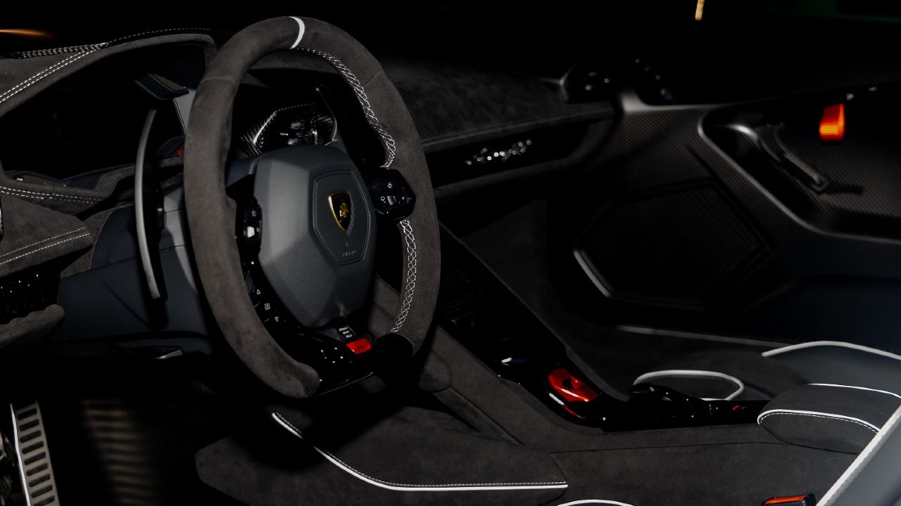 Lamborghini Huracan Sterrato Interiors