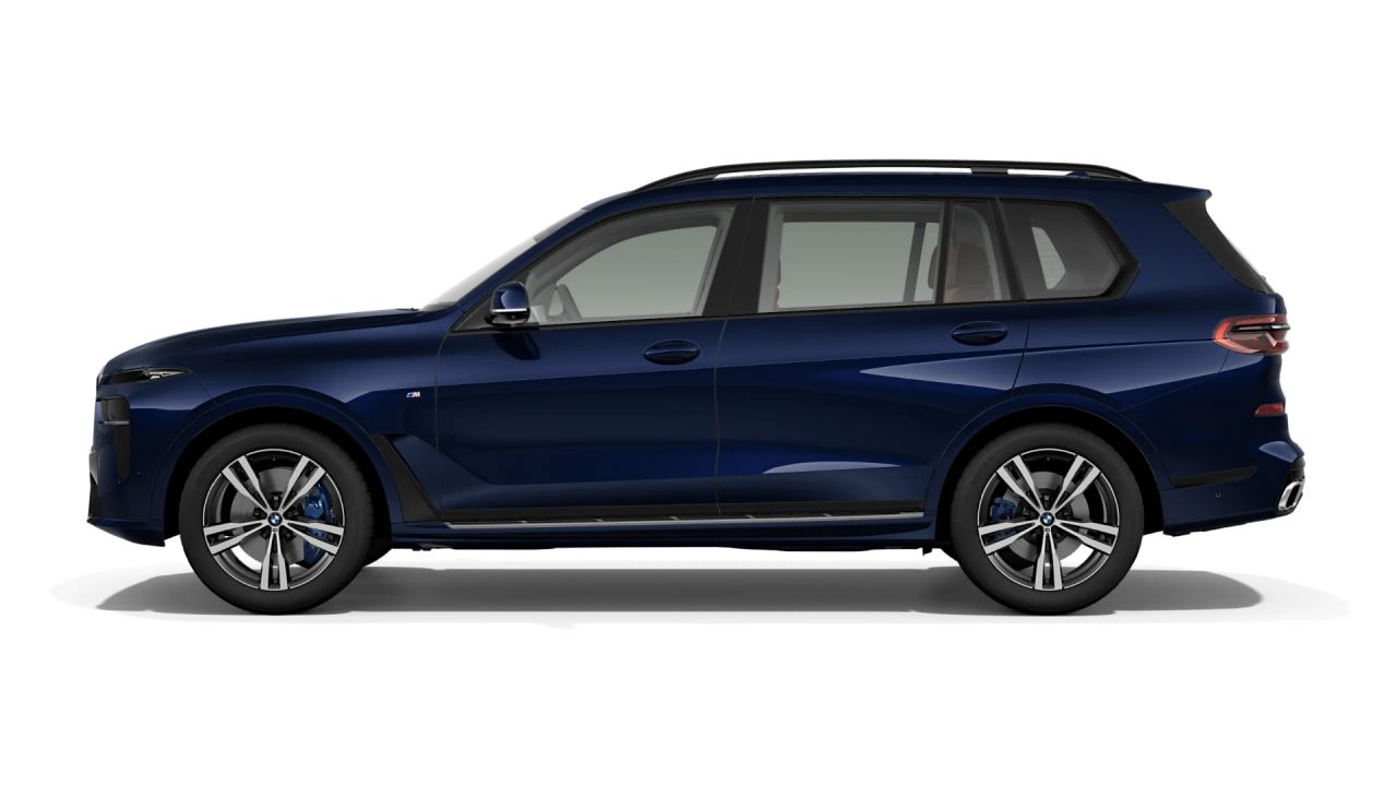 BMW X7 Side View