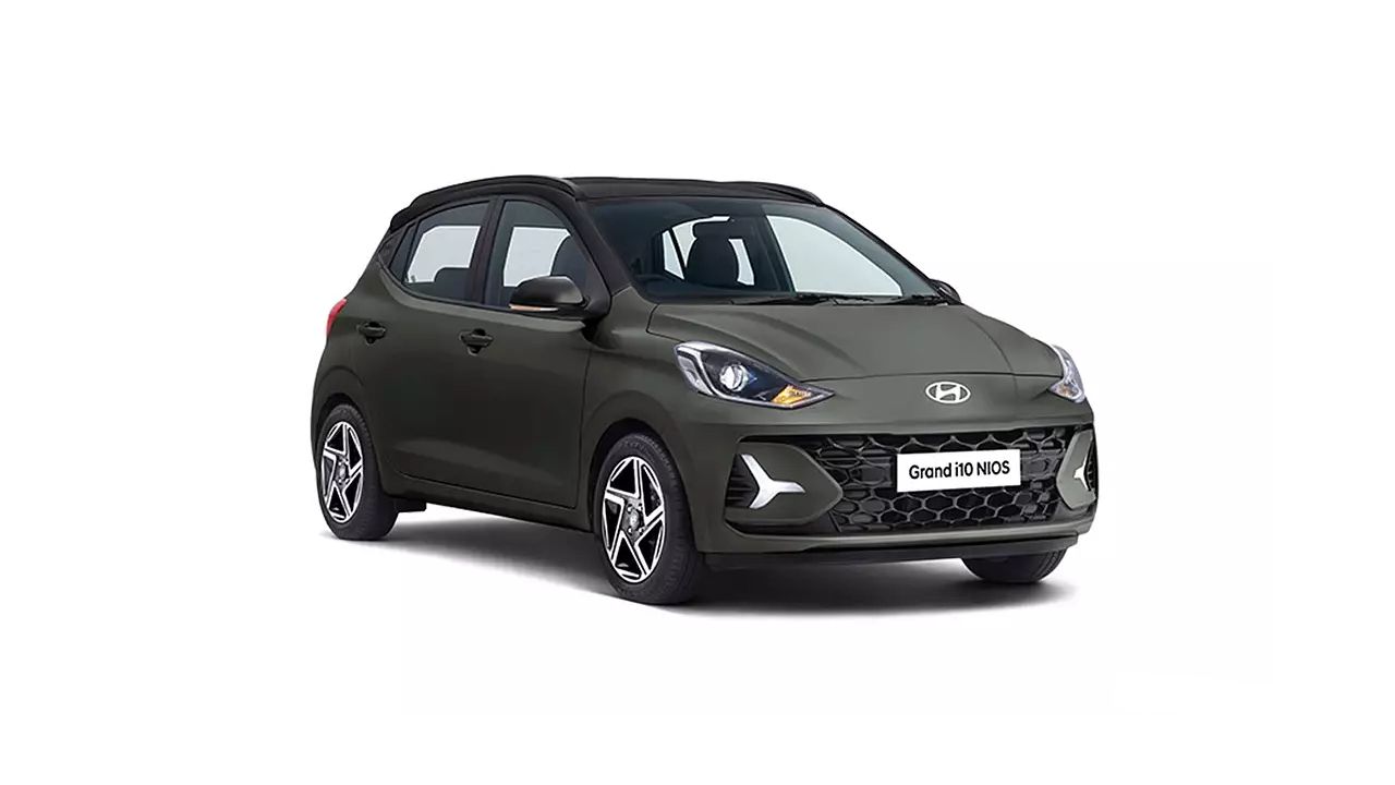 Hyundai Grand i10 Nios Facelift Spark Green with Black roof