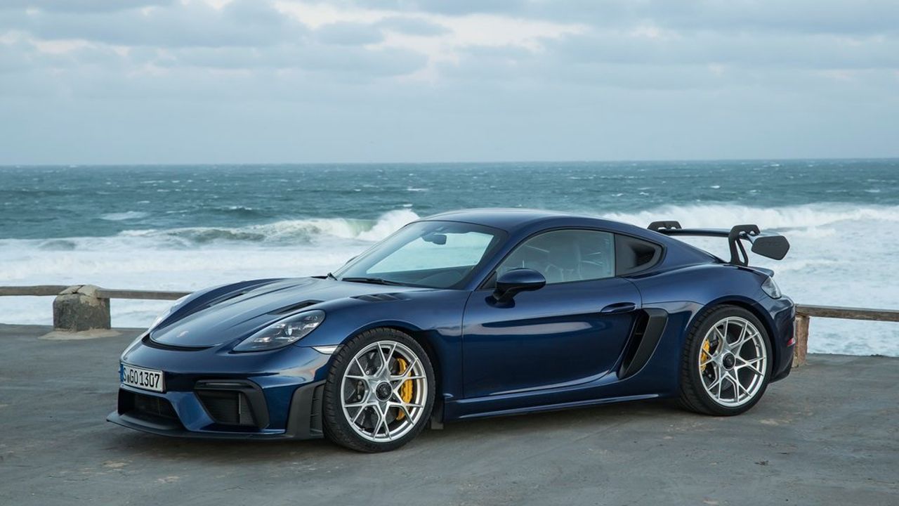 Porsche 718 Cayman GT4 RS