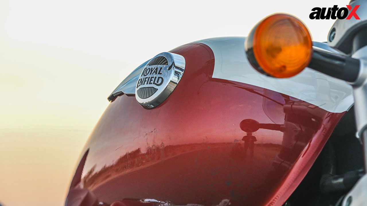 Royal Enfield Super Meteor 650 tank1