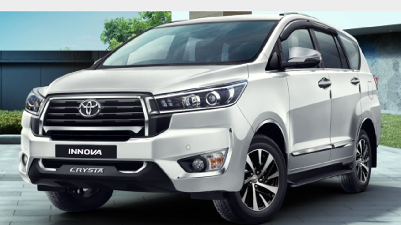 Toyota Innova Crysta Left Side and Front View