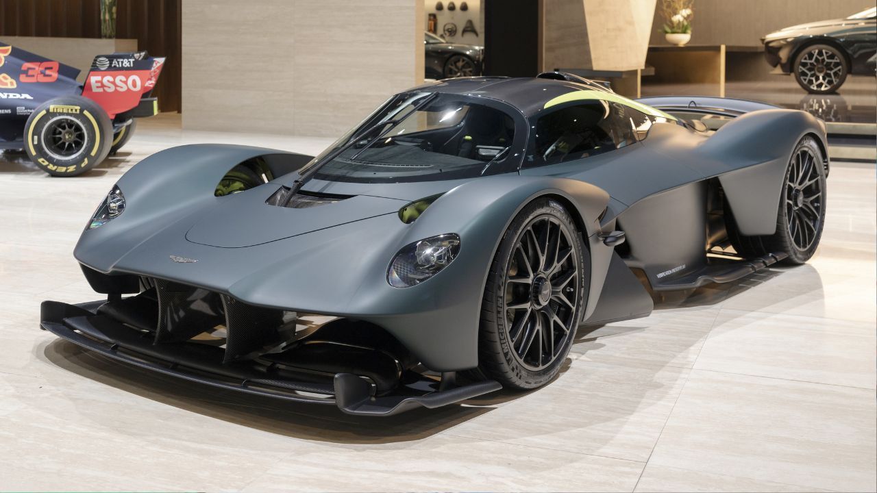 Aston Martin Valkyrie Front jpg