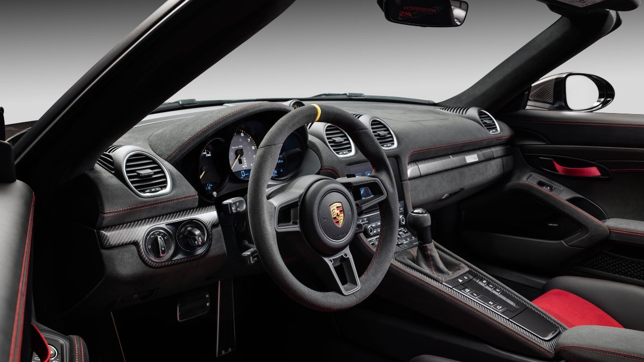 Porsche 718 Spyder RS Interior