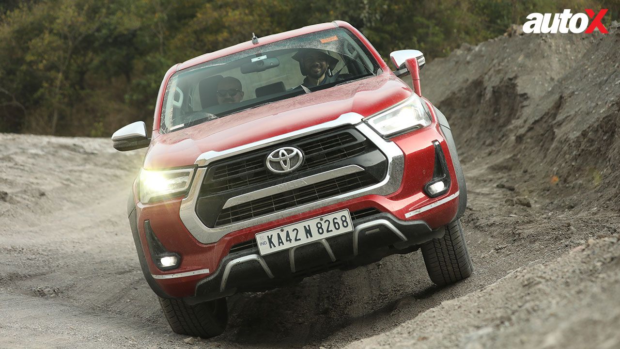 Toyota Hilux Motion View 14 