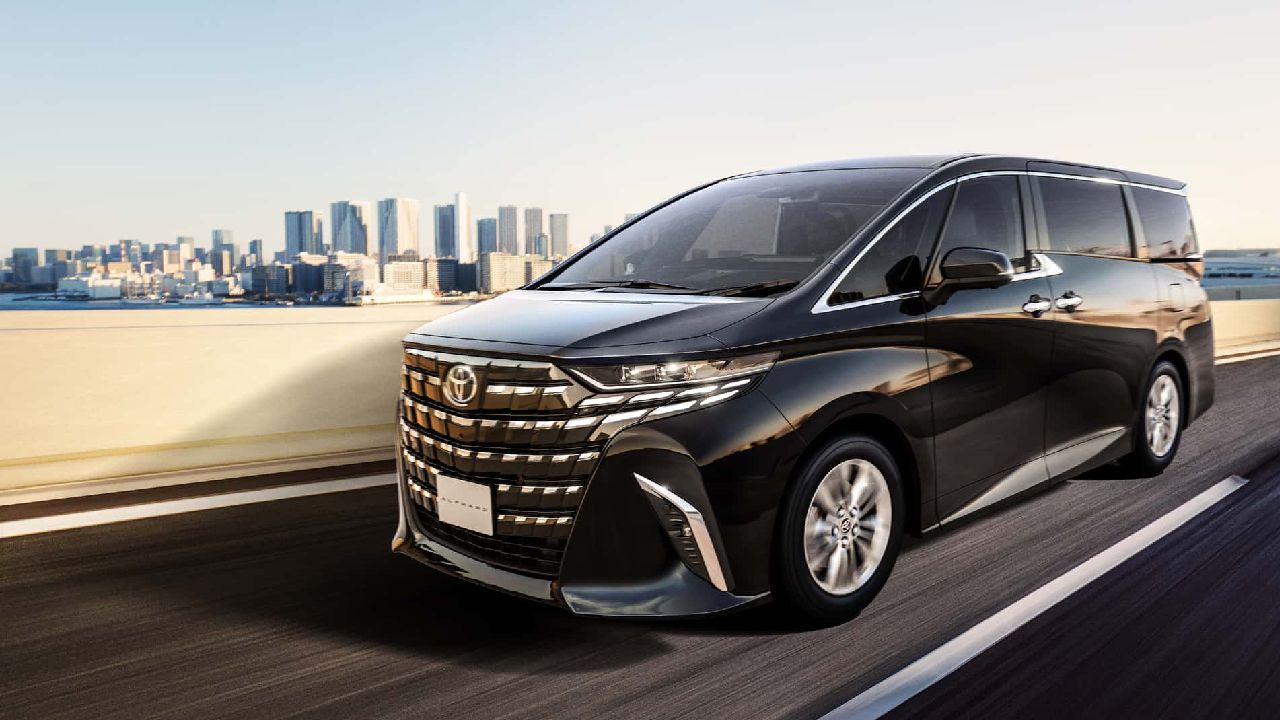 Toyota Vellfire 2024 Front Quarter