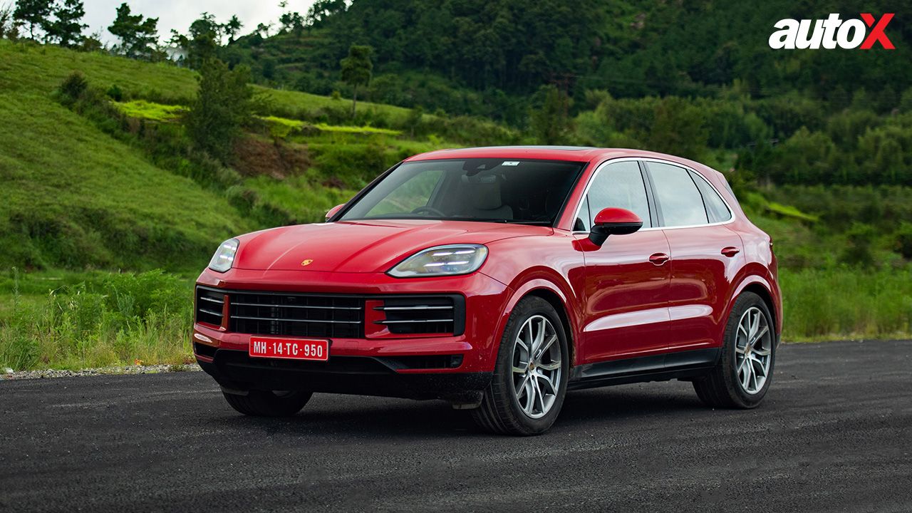 2023 Porsche Cayenne design three quarter