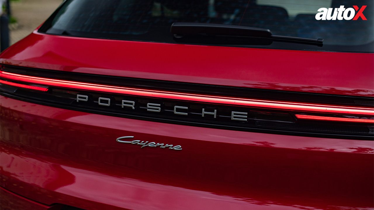 2023 Porsche Cayenne tail lamps