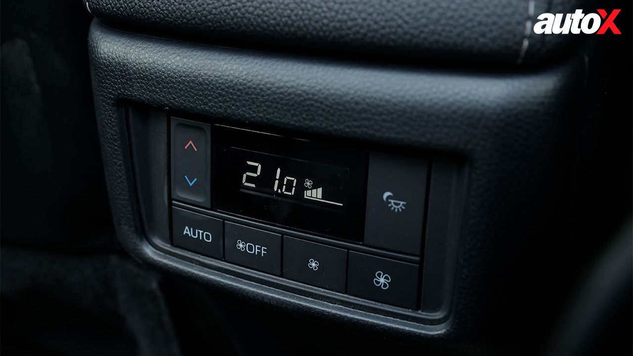 Maruti Suzuki Invicto AC Controls