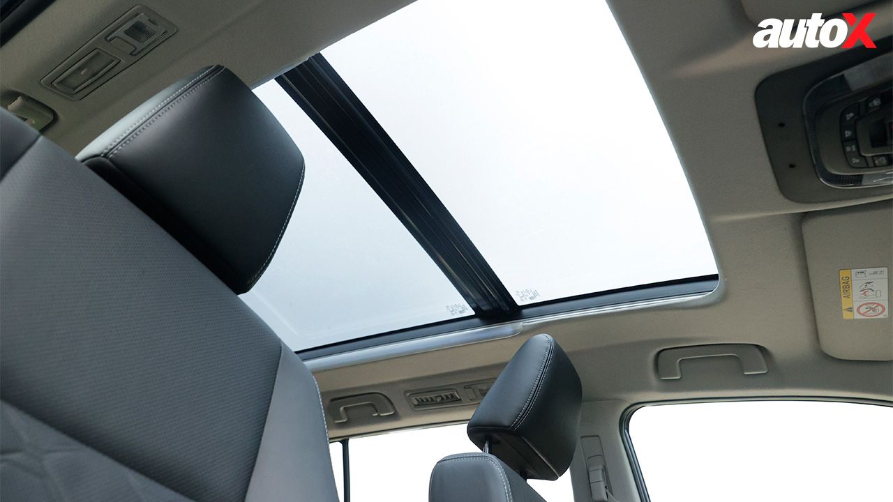 Maruti Suzuki Invicto Panoramic Sunroof