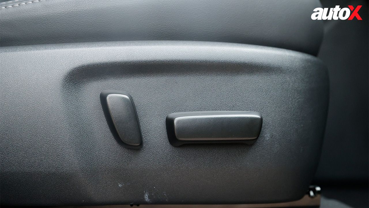 Maruti Suzuki Invicto Seat Adjustment Knob