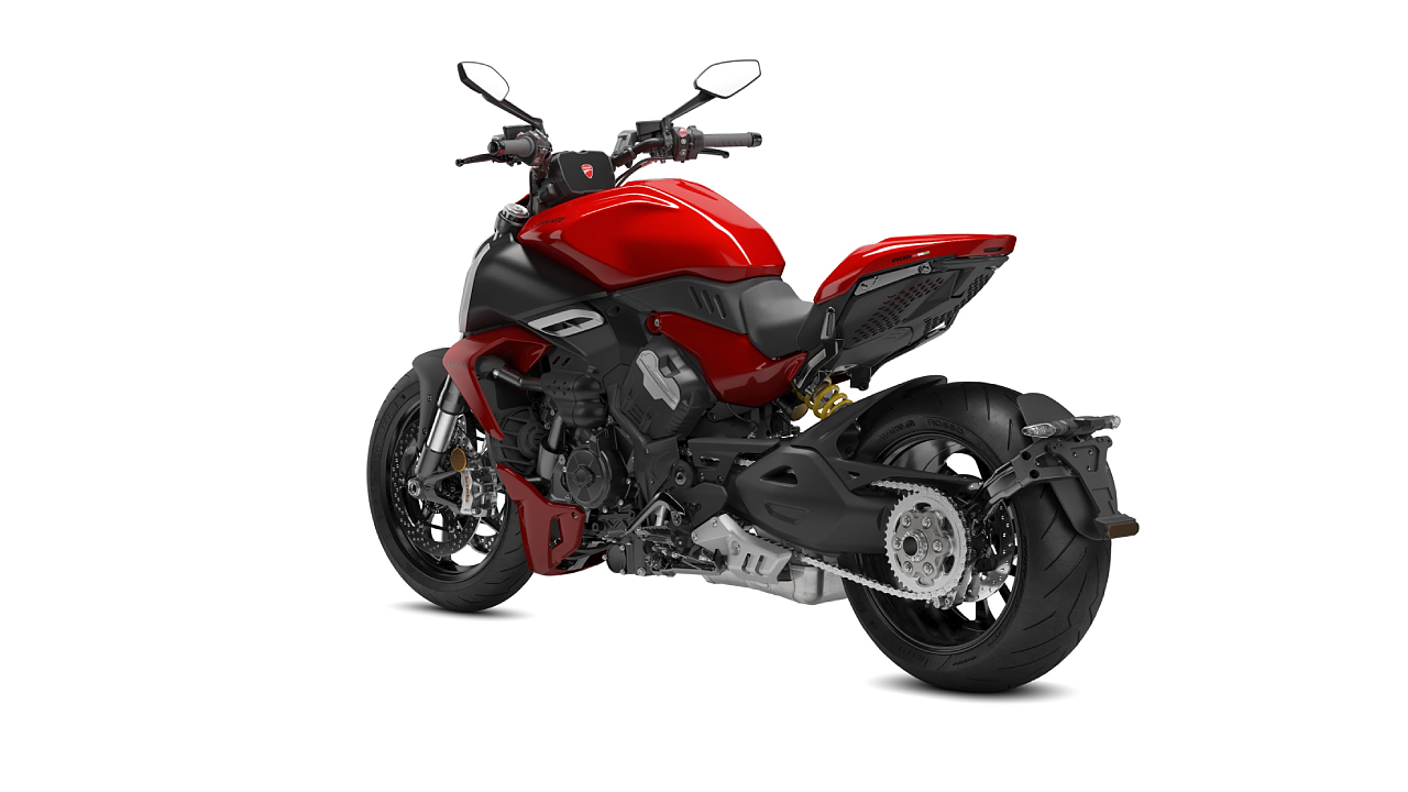 Ducati Diavel V4 Left Rear Three Quarter