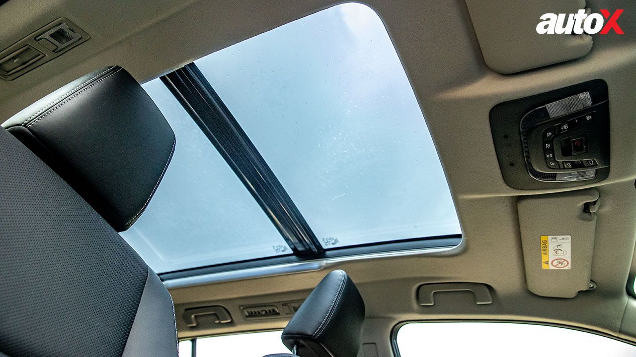 Maruti Suzuki Invicto Panoramic Roof1