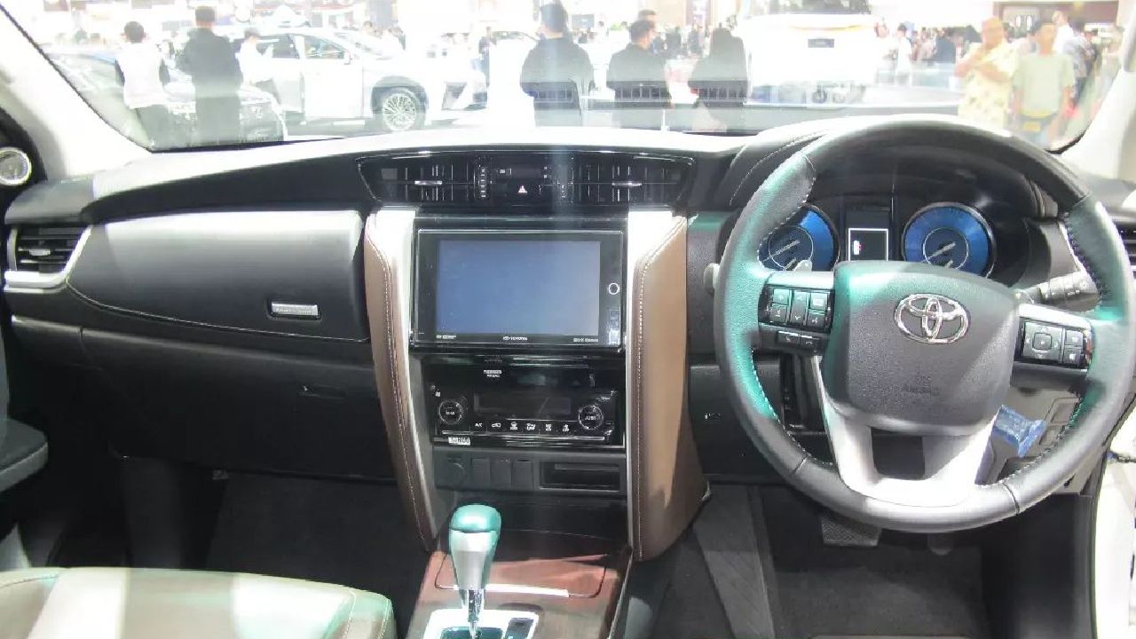 Toyota Fortuner Flexy Fuel Interior