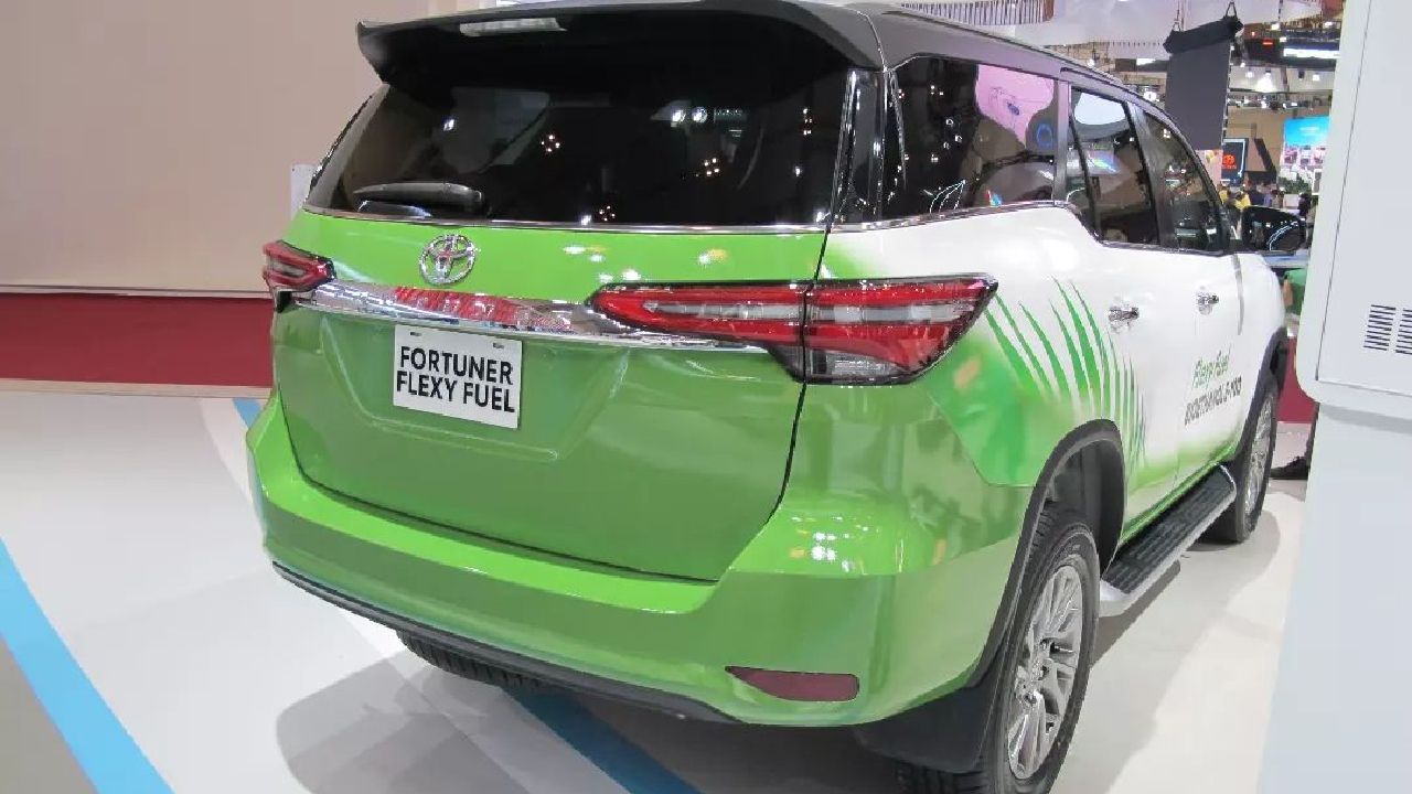 Toyota Fortuner Flexy Fuel Rear