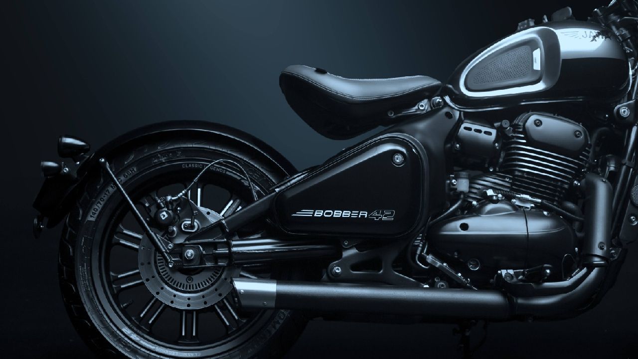 2023 Jawa 42 Bobber Black Mirror Engine