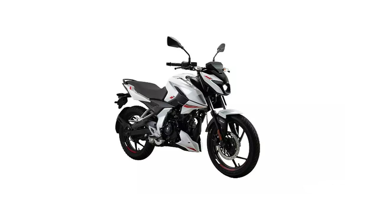 Bajaj Pulsar N150 Metallic Pearl White1