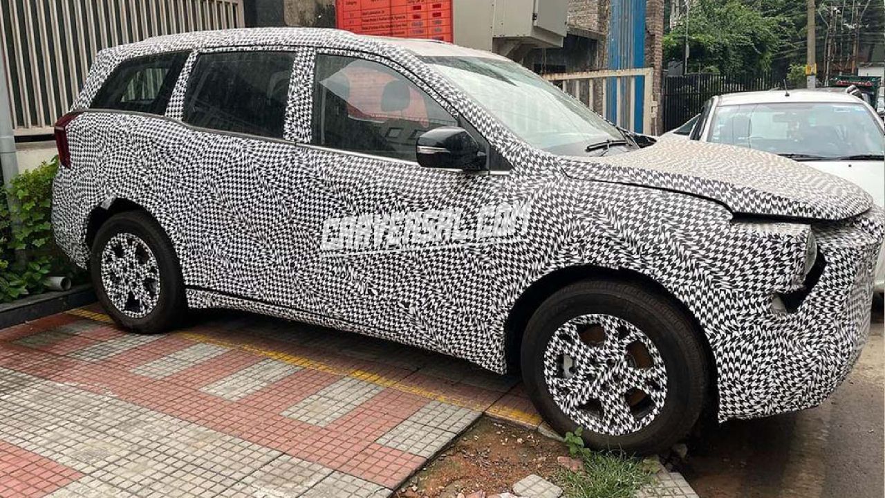 XUV E8 Spy Shot