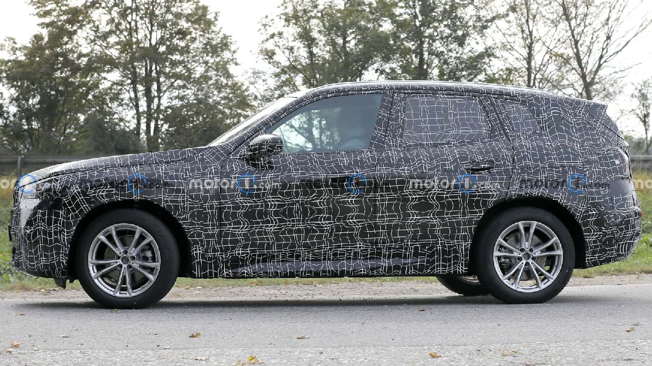 2024 BMW X3 Side Spy Shot