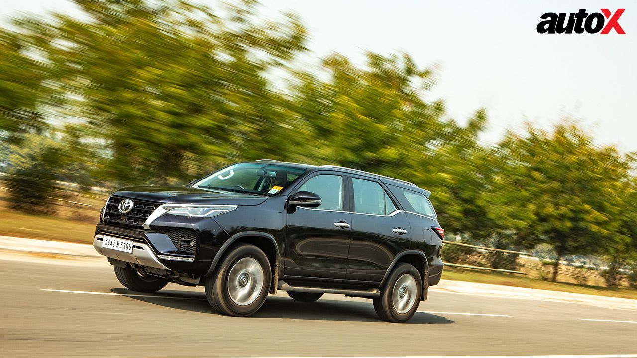 Toyota Fortuner Side View