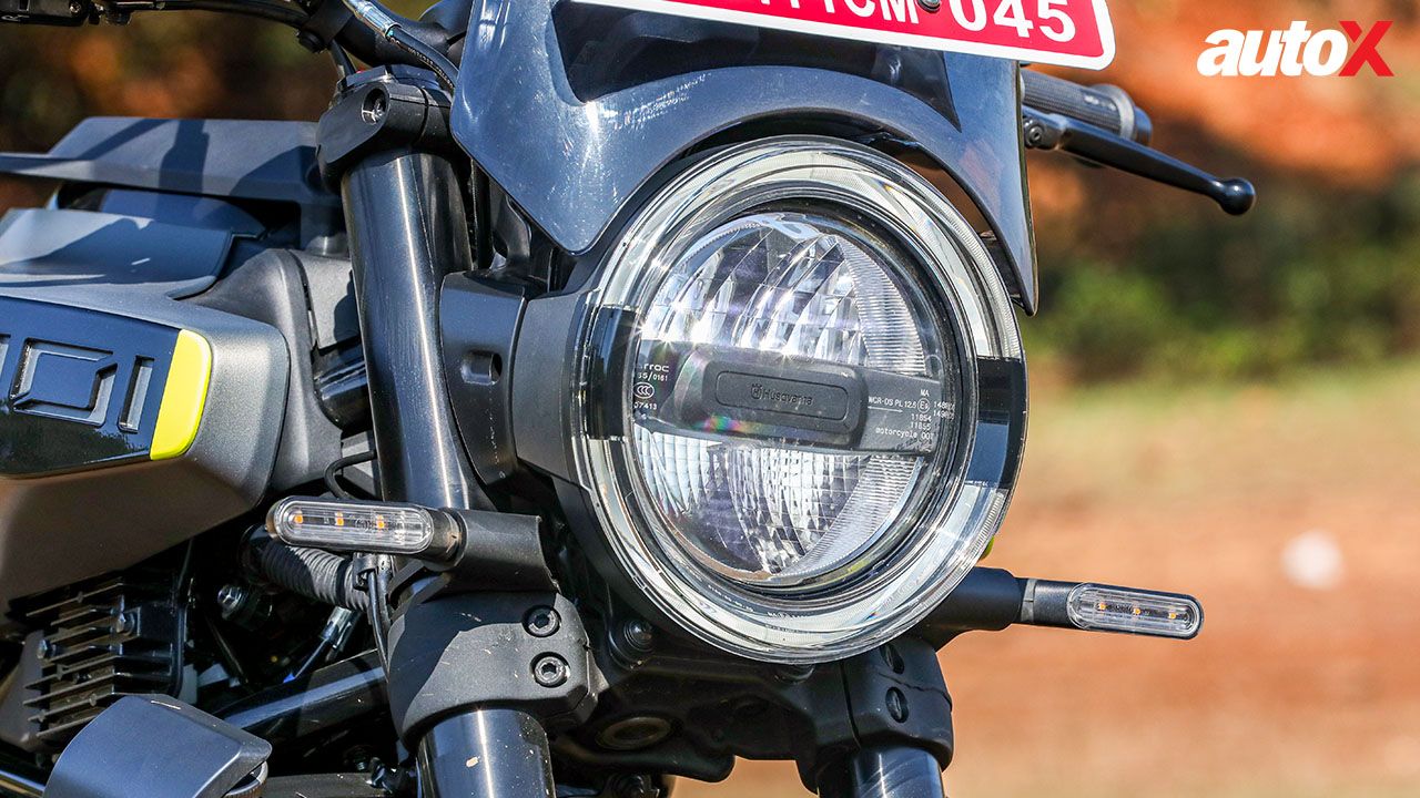 Husqvarna Svartpilen 401 Head Light