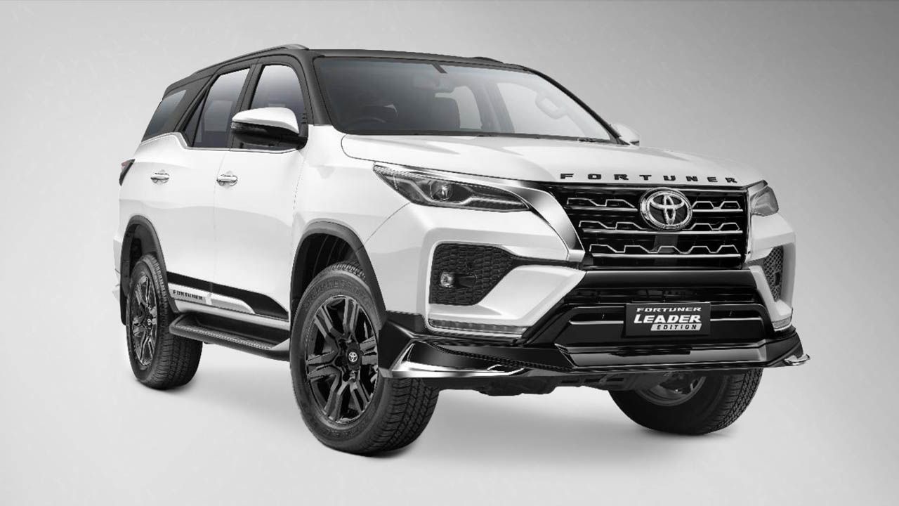 Toyota Fortuner Leader Front View