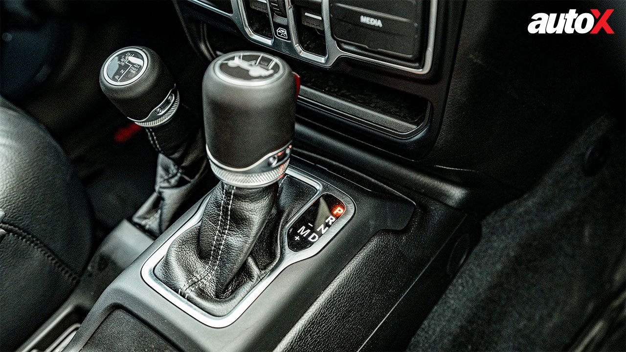 Jeep Wrangler Gear Lever View