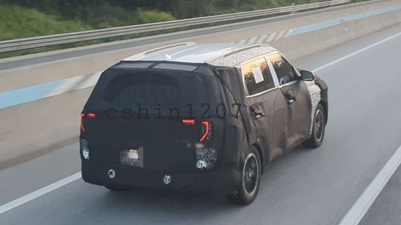 Kia Carens Spy 1