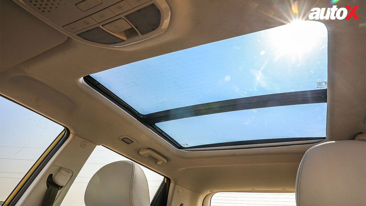 Mahindra XUV 3XO Sunroof Top1