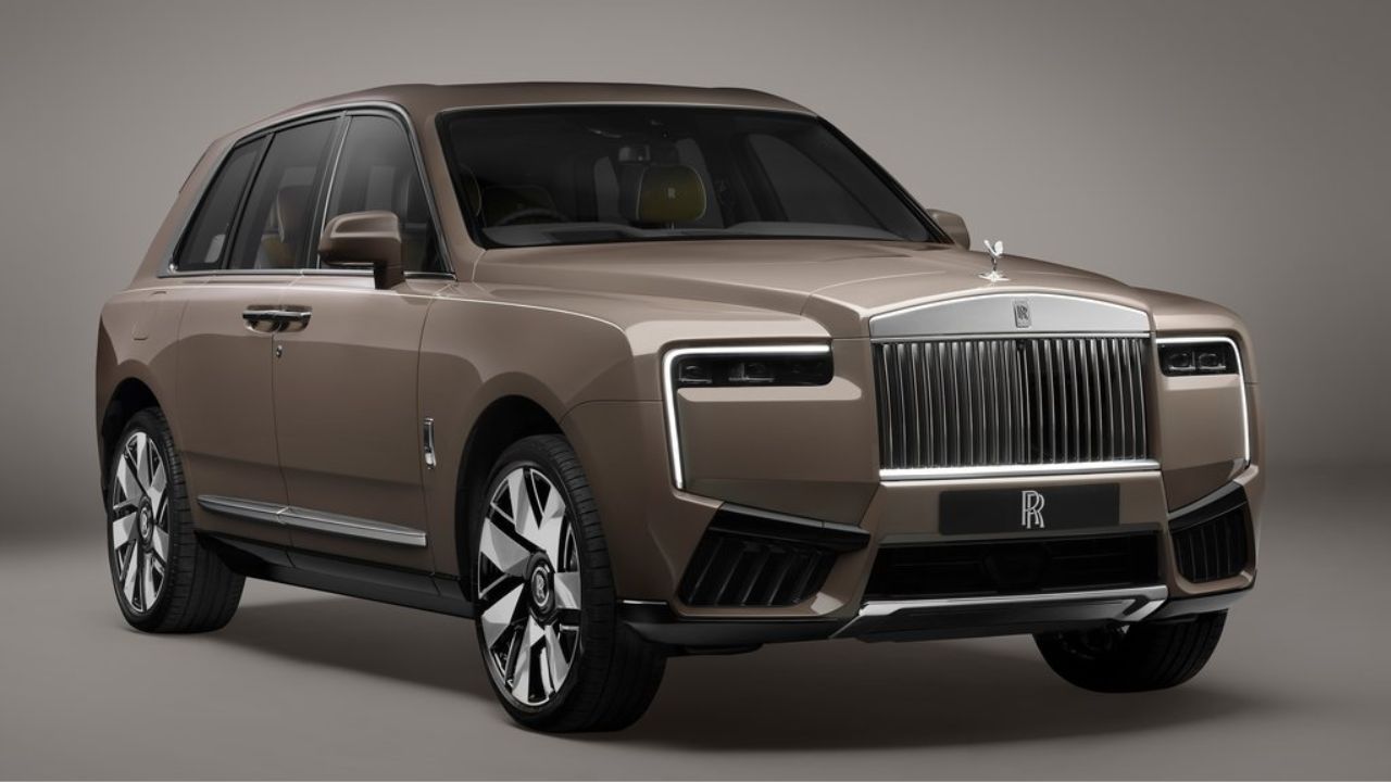 Rolls Royce Cullinan Series II Front Quarter