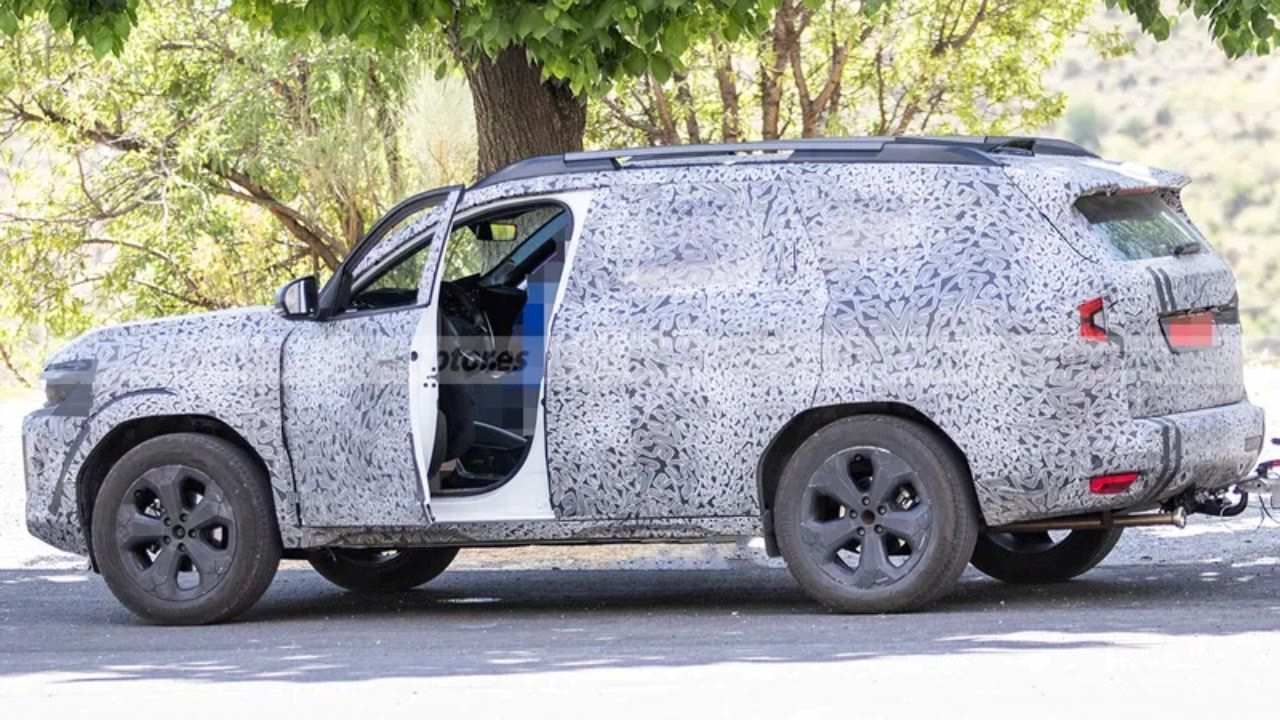 7 Seat Renault Duster Spied Res 