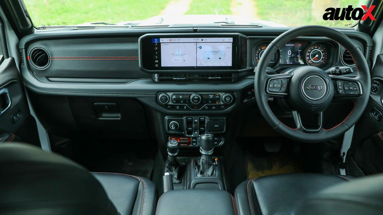 Jeep Wrangler Rubicon interior