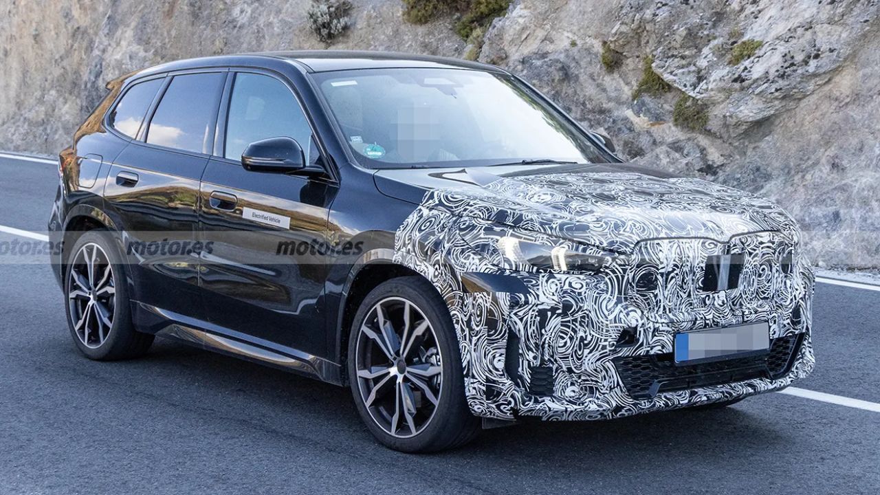 Front and Side View of BMW IX1 Facelift Spied Testing