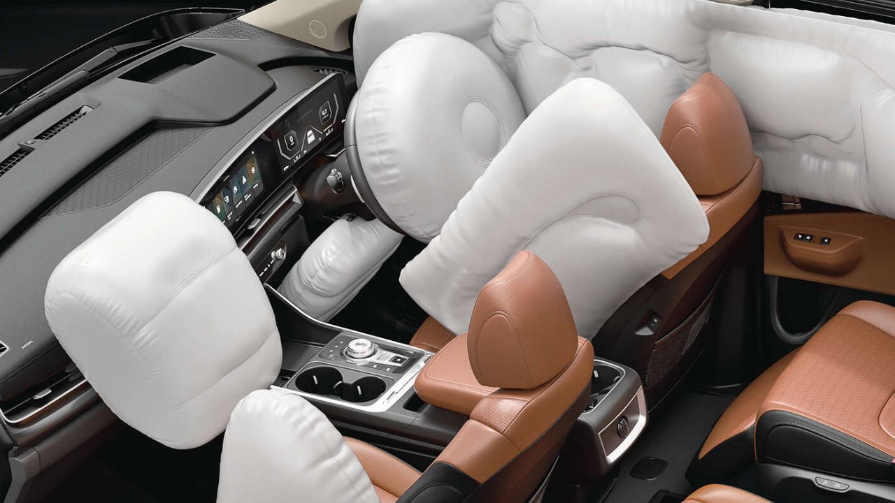 Kia Carnival Facelift Interior with safety air bags