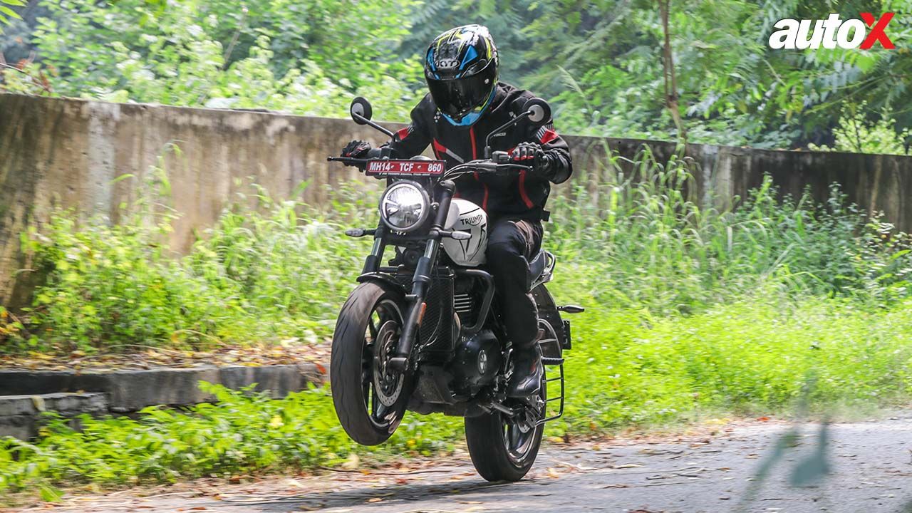 Triumph Speed T4 Wheelie