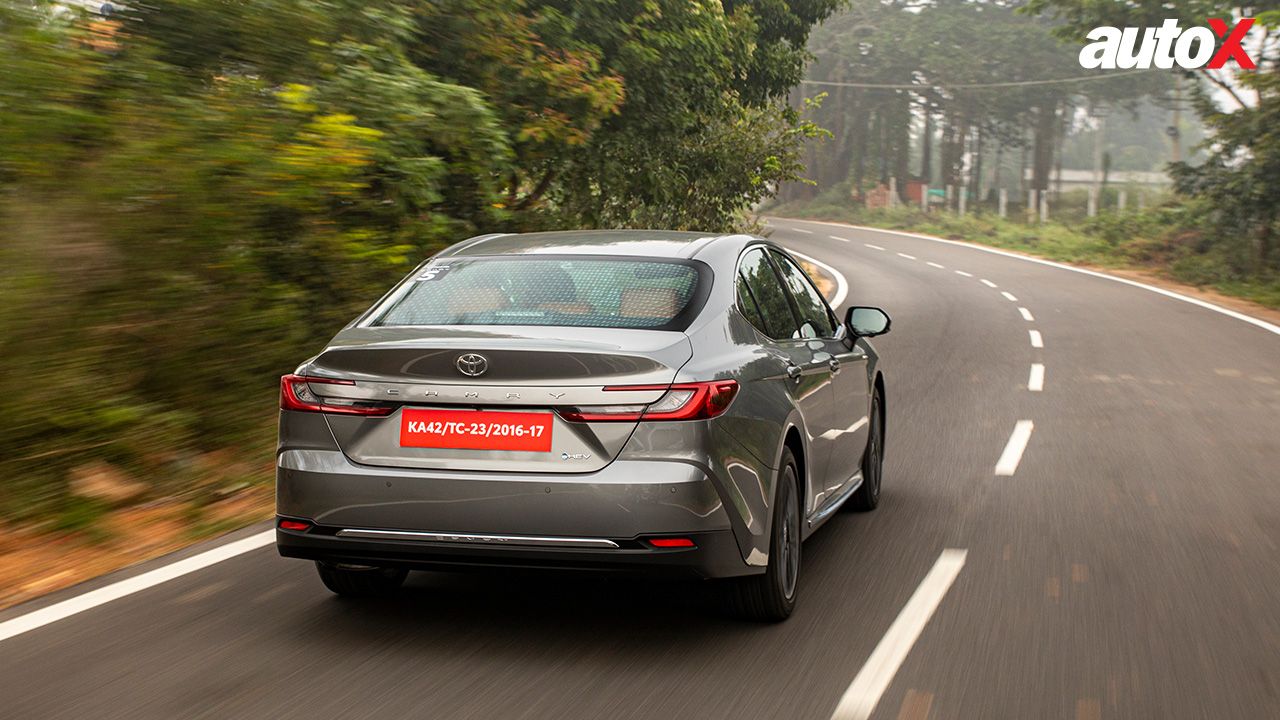 2025 Toyota Camry Hybrid Rear1