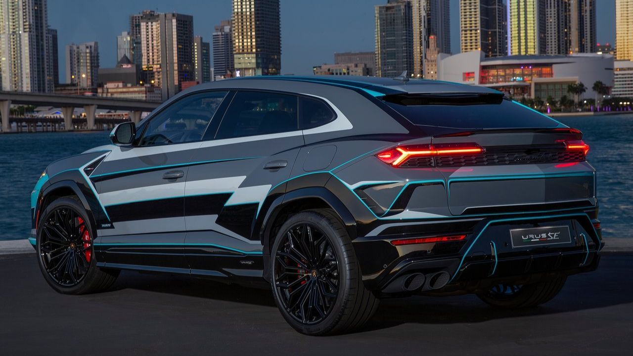 One Off Lamborghini Urus SE Rear